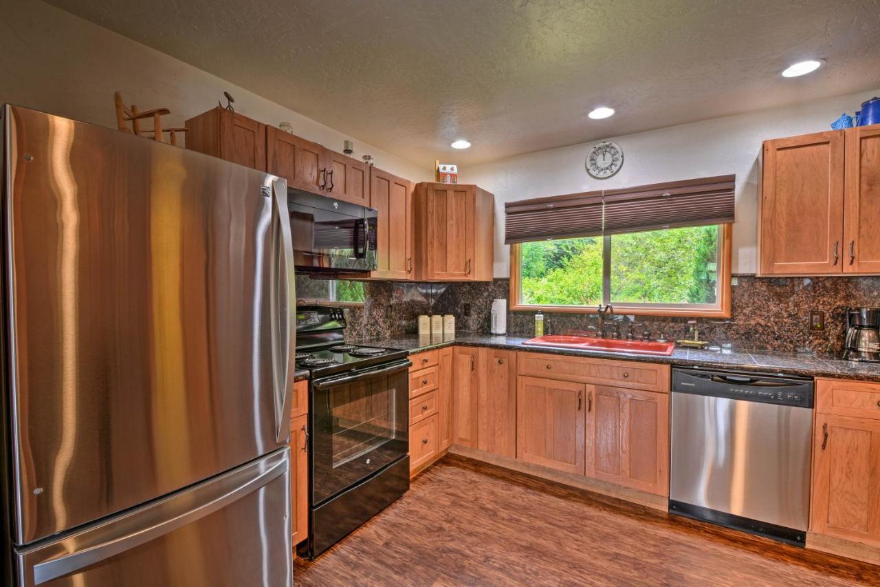 Gold Beach Apartment With Activities - 2 Mi To Ocean 외부 사진